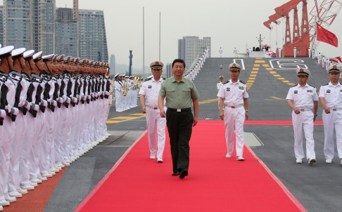 Ông Tập Cận Bình thị sát tàu sân bay Liêu Ninh hồi tháng 8 năm ngoái. Ông Tập Cận Bình thị sát tàu sân bay Liêu Ninh hồi tháng 8 năm ngoái.