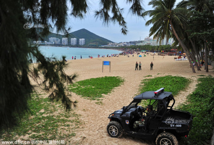 Bãi biển Đại Đông Hải đã không còn cảnh tắm truồng, thả rông thoải mái khi cảnh sát xuất hiện dày đặc.