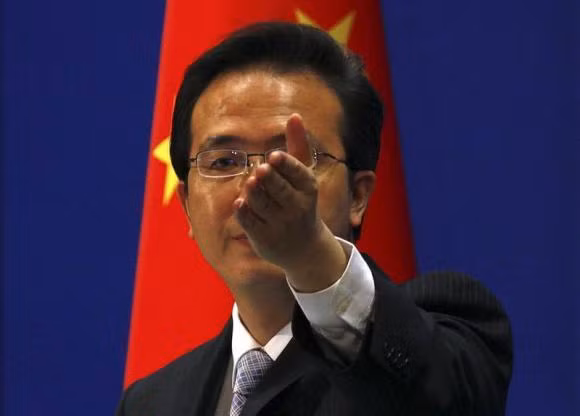 Hồng Lỗi, người phát ngôn Bộ Ngoại giao Trung Quốc, ảnh: Reuters.