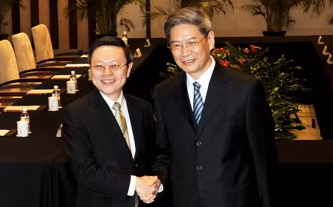 Vương Úc Kỳ và Trương Chí Quân.