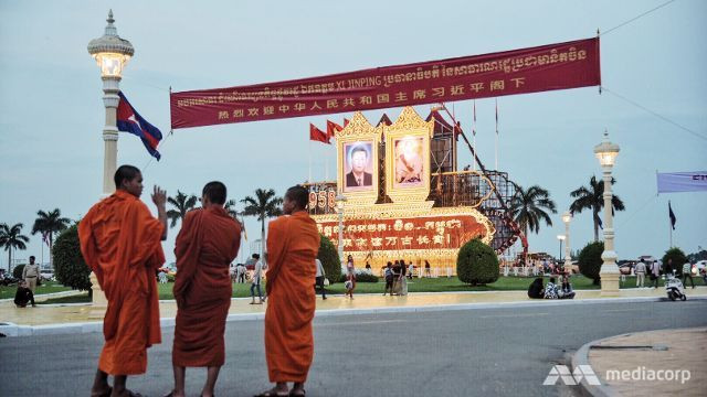 Campuchia chào đón Chủ tịch Trung Quốc Tập Cận Bình sang thăm bằng pa-nô, áp-phích nổi bật, ảnh: Channel News Asia.