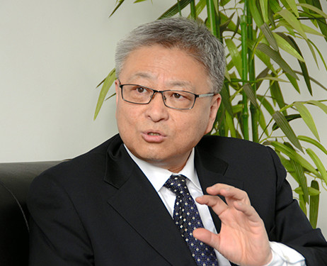 Giáo sư Diêm Học Thông, ảnh: alchetron.com. Giáo sư Diêm Học Thông, ảnh: alchetron.com.