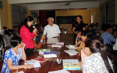 Giáo sư Hồ Ngọc Đại tập huấn công nghệ giáo dục của ông cho giáo viên tại Bắc Giang, ảnh: Báo Bắc Giang. Giáo sư Hồ Ngọc Đại tập huấn công nghệ giáo dục của ông cho giáo viên tại Bắc Giang, ảnh: Báo Bắc Giang.