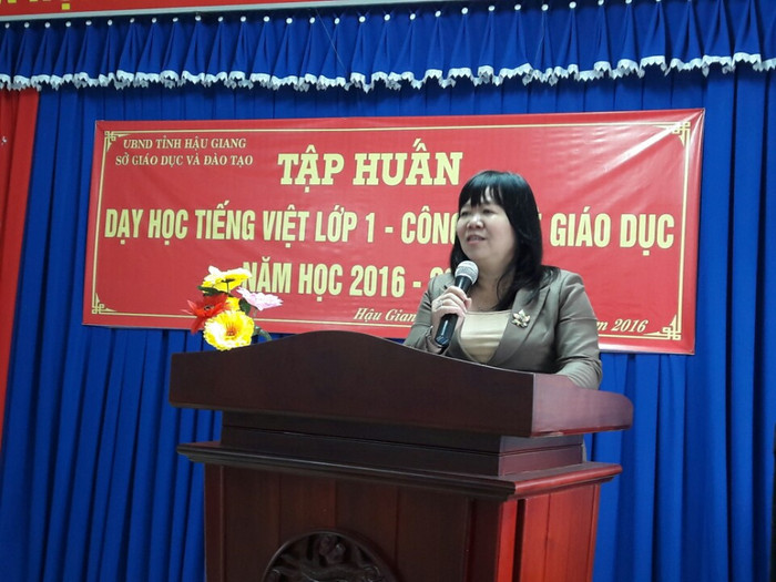 Hậu Giang tổ chức lớp tập huấn dạy học Tiếng Việt lớp 1 – chương trình công nghệ giáo dục (CGD) cho cán bộ quản lý và giáo viên năm học 2016-2017. Ảnh: Sở Giáo dục và Đào tạo Hậu Giang. Hậu Giang tổ chức lớp tập huấn dạy học Tiếng Việt lớp 1 – chương trình công nghệ giáo dục (CGD) cho cán bộ quản lý và giáo viên năm học 2016-2017. Ảnh: Sở Giáo dục và Đào tạo Hậu Giang.
