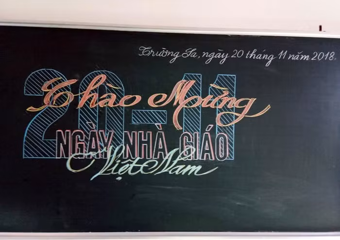 Buổi lễ chào mừng ngày Nhà giáo Việt Nam đơn sơ. (Ảnh: H.T)