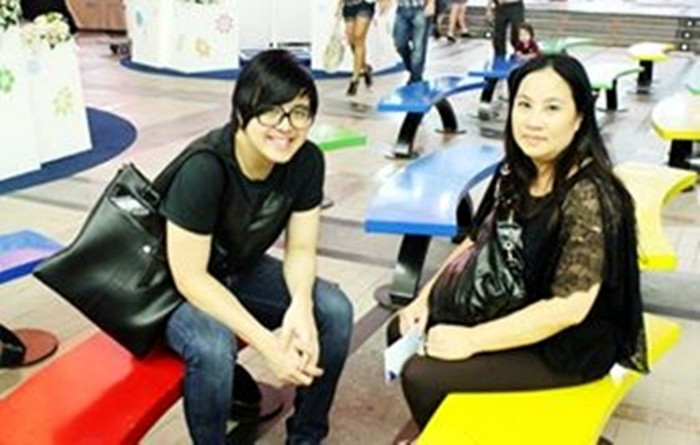 Bức ảnh của Wanbi Tuấn Anh và mẹ