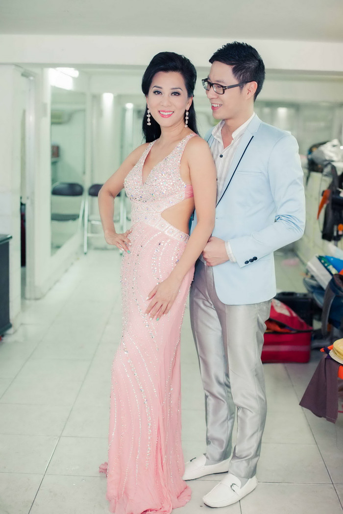 Kỳ Duyên và MC Anh Quân trong show của ca sĩ Quang Lê. Kỳ Duyên và MC Anh Quân trong show của ca sĩ Quang Lê.