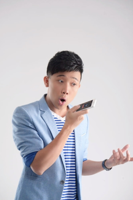 Bằng hình tượng trẻ trung và đầy chất hài trong bộ hình mới nhất, MC Trấn Thành thể hiện được sự hoạt bát, vô tư nhưng không kém phần duyên dáng. Bằng hình tượng trẻ trung và đầy chất hài trong bộ hình mới nhất, MC Trấn Thành thể hiện được sự hoạt bát, vô tư nhưng không kém phần duyên dáng.