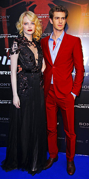 Nổi bật với 2 gam màu đỏ đen trong buổi công chiếu. Nổi bật với 2 gam màu đỏ đen trong buổi công chiếu.