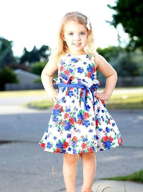 Khuôn mặt bụ bẫm và đôi mắt xanh long lanh. Khuôn mặt bụ bẫm và đôi mắt xanh long lanh.