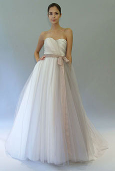 Chiếc váy cưới lộng lẫy Chiếc váy cưới lộng lẫy