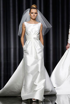 Chiếc váy này phù hợp với những bạn gái có vóc dáng cao Chiếc váy này phù hợp với những bạn gái có vóc dáng cao