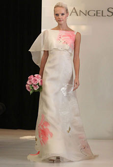 Màu trắng pha hồng nhẹ nhàng và duyên dáng Màu trắng pha hồng nhẹ nhàng và duyên dáng