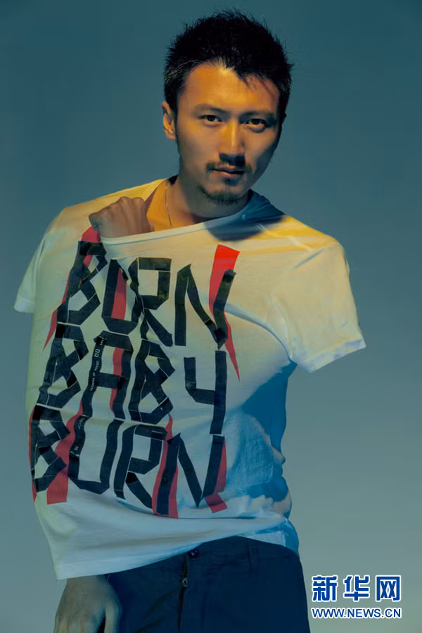 Ông bố 2 con Tạ Đình Phong vẫn đầy cuốn hút khi xuất hiện