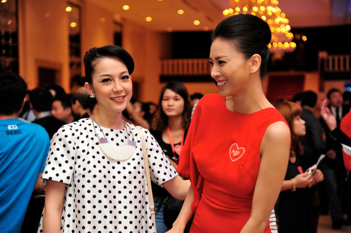 Ngô Thanh Vân hỏi han khá thân tình "bà bầu" Linh Nga. Ngô Thanh Vân hỏi han khá thân tình "bà bầu" Linh Nga.