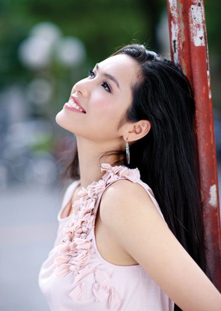 Á hậu Hoàng My liên tục bị tố gian dối.