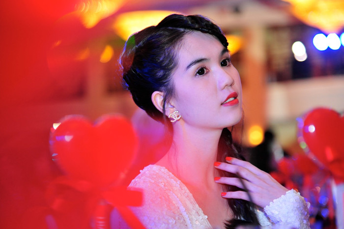 Cô nàng luôn biết cách tạo dáng trước ống kính.