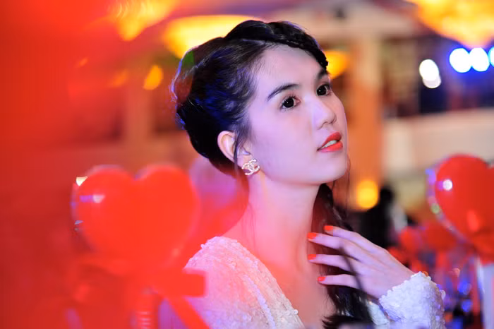 Cô nàng luôn biết cách tạo dáng trước ống kính.