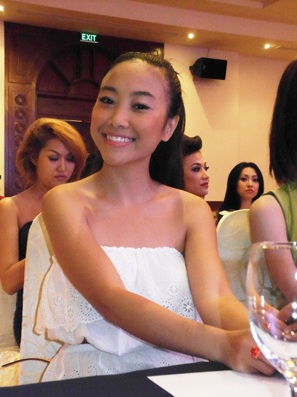 Trong buổi họp báo không thể thiếu “người tình” Cặp đôi hoàn hảo của Trấn Thành là ca sĩ Đoan Trang. Trong buổi họp báo không thể thiếu “người tình” Cặp đôi hoàn hảo của Trấn Thành là ca sĩ Đoan Trang.