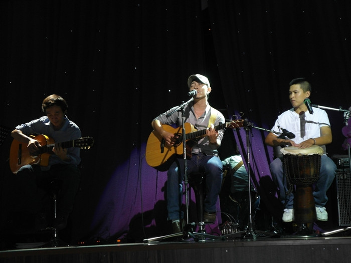 Các tiết mục độc đáo của Đăng Khoa, Mr.T, Hương Thảo, Trọng Phúc đã tạo nên những “món ăn” lạ, ngon cho khán giả TP.HCM vào tối qua. Các tiết mục độc đáo của Đăng Khoa, Mr.T, Hương Thảo, Trọng Phúc đã tạo nên những “món ăn” lạ, ngon cho khán giả TP.HCM vào tối qua.