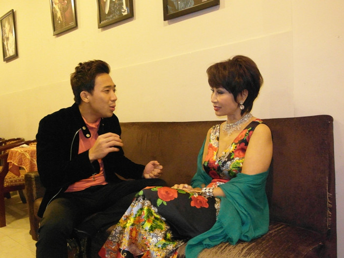 Khánh Hà hỏi Trấn Thành: “Chị nghe đồn là Trấn Thành bây giờ nổi tiếng ở Việt Nam lắm rồi phải không?”