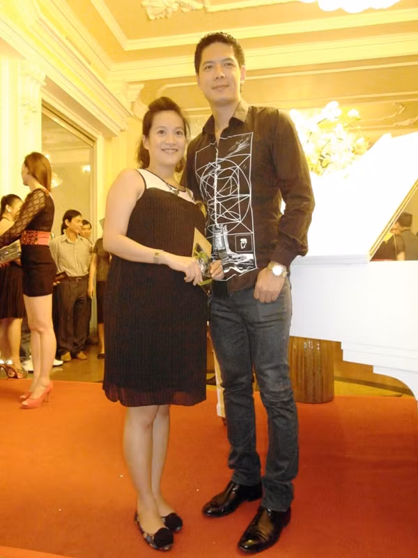 Bình Minh cho biết: “Dạo này bụng Anh Thơ đã khá to, rất hạn chế ra ngoài nhưng đây là đêm nhạc đặc biệt nên cứ đòi tôi dẫn đi xem”.