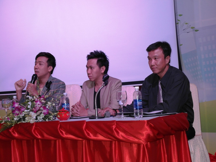 Khi buổi họp báo bắt đầu, Trấn Thành lại tiếp tục “tưng tửng”, gây cười cho các nhà báo và bạn bè. Anh cho biết DVD “Trấn Thành phiêu lưu ký” sẽ bắt đầu phát hành trên cả nước từ ngày 14.5. Khi buổi họp báo bắt đầu, Trấn Thành lại tiếp tục “tưng tửng”, gây cười cho các nhà báo và bạn bè. Anh cho biết DVD “Trấn Thành phiêu lưu ký” sẽ bắt đầu phát hành trên cả nước từ ngày 14.5.