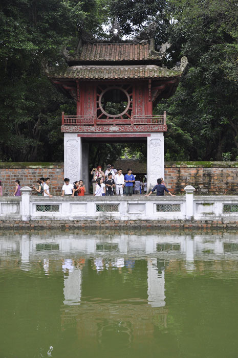 Văn Miếu – Quốc Tử Giám là quần thể di tích đa dạng và phong phú hàng đầu của thành phố Hà Nội. Hiện nay, nơi đây là một trong 23 di tích quốc gia đặc biệt được xếp hạng. Quần thể kiến trúc Văn Miếu - Quốc Tử Giám bao gồm: hồ Văn, khu Văn Miếu - Quốc Tử Giám và vườn Giám. Văn Miếu – Quốc Tử Giám là quần thể di tích đa dạng và phong phú hàng đầu của thành phố Hà Nội. Hiện nay, nơi đây là một trong 23 di tích quốc gia đặc biệt được xếp hạng. Quần thể kiến trúc Văn Miếu - Quốc Tử Giám bao gồm: hồ Văn, khu Văn Miếu - Quốc Tử Giám và vườn Giám.