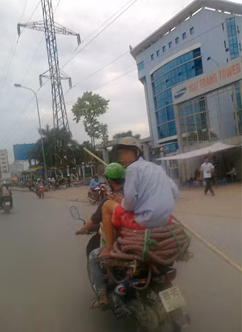 Chụp tại đường Phạm Hùng, Hà Nội. Ảnh: PXQ. Chụp tại đường Phạm Hùng, Hà Nội. Ảnh: PXQ.
