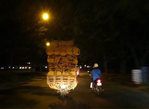 Chụp lúc 22h ngày 25/6 trên đường Nguyễn Văn Linh, huyện Bình Chánh. TP. HCM. Ảnh: An Nguyễn.