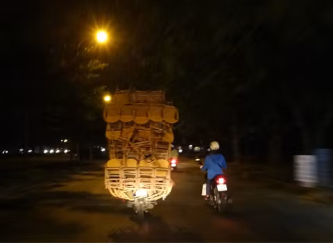 Chụp lúc 22h ngày 25/6 trên đường Nguyễn Văn Linh, huyện Bình Chánh. TP. HCM. Ảnh: An Nguyễn. Chụp lúc 22h ngày 25/6 trên đường Nguyễn Văn Linh, huyện Bình Chánh. TP. HCM. Ảnh: An Nguyễn.