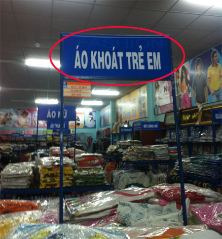 Lỗi chính tả ngay trong biển chỉ dẫn của siêu thị. Lỗi chính tả ngay trong biển chỉ dẫn của siêu thị.