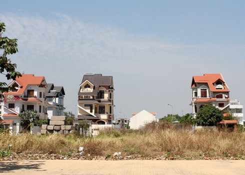 Nhà gắn liền với đất tại TP HCM cũng không thoát khỏi tình trạng giảm giá. Ảnh: Vũ Lê