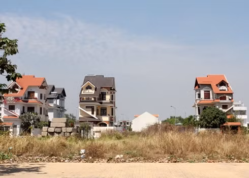 Nhà gắn liền với đất tại TP HCM cũng không thoát khỏi tình trạng giảm giá. Ảnh: Vũ Lê