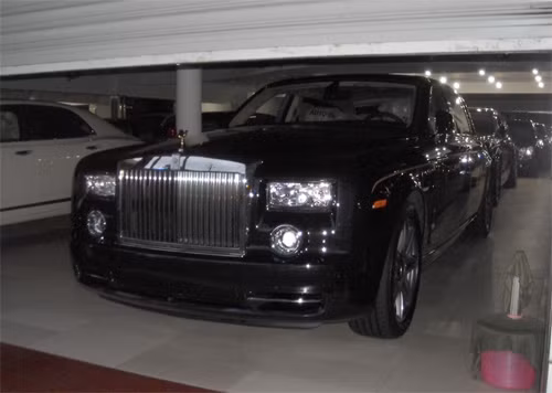 Một trong hai chiếc Phantom in hình rồng sau đó đã được vận chuyển bằng đường bộ ra Ninh Bình để bàn giao cho một đại gia ngành xây dựng ở địa phương, trong khi chiếc còn lại đăng ký biển TP.HCM.