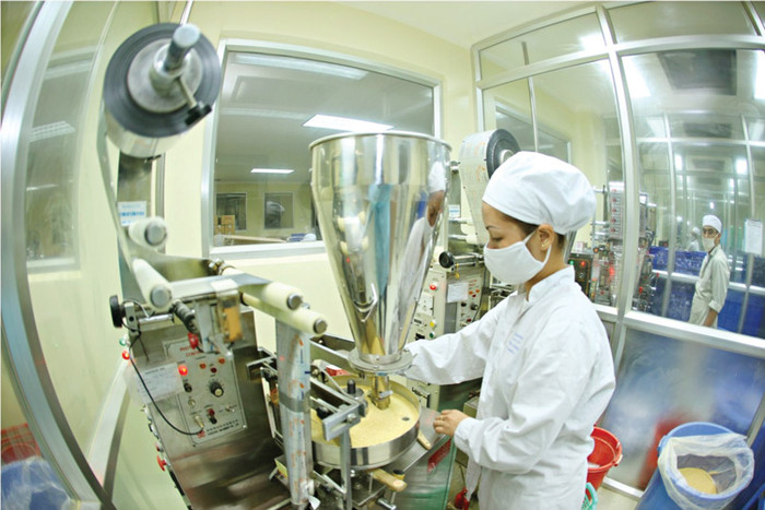 Dây chuyền sản xuất thuốc đạt chuẩn GMP của Traphaco.