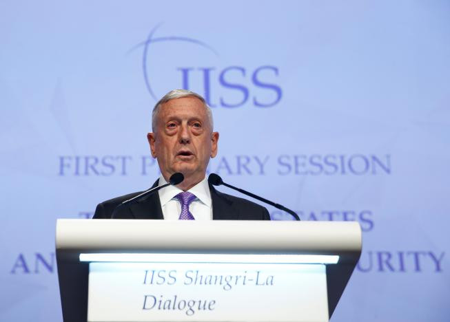Bộ trưởng Quốc phòng Mỹ James Mattis tại Đối thoại Shangri-la sáng nay, ảnh: Reuters / Adgar Su. Bộ trưởng Quốc phòng Mỹ James Mattis tại Đối thoại Shangri-la sáng nay, ảnh: Reuters / Adgar Su.