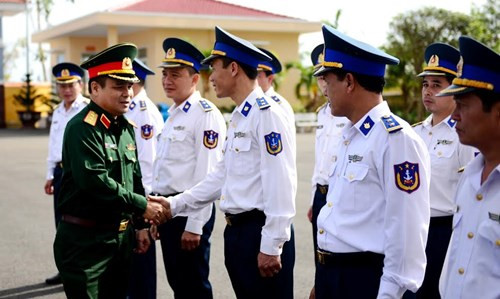 Thượng tướng Lê Chiêm thăm Bộ Tư lệnh Vùng Cảnh sát biển 2, ảnh: Báo Quân đội Nhân Dân. Thượng tướng Lê Chiêm thăm Bộ Tư lệnh Vùng Cảnh sát biển 2, ảnh: Báo Quân đội Nhân Dân.