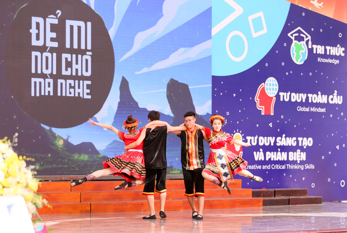 Tiết mục văn nghệ "Để Mị nói cho mà nghe" . Ảnh: Đình Nhật