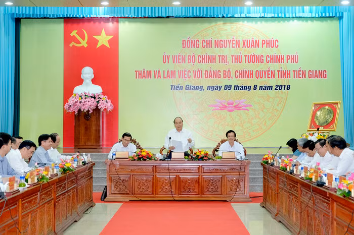 Thủ tướng làm việc với lãnh đạo tỉnh Tiền Giang. (Ảnh: VGP)