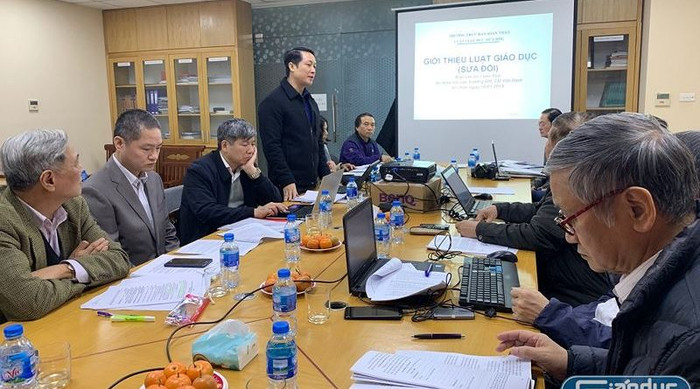 Bộ Giáo dục và Đào tạo phối hợp cùng Hiệp hội các Trường Đại học, Cao đẳng Việt Nam họp bàn góp ý về dự thảo Luật Giáo dục (sửa đổi) vào ngày 10/01. (Ảnh: Báo Giáo dục Việt Nam). Bộ Giáo dục và Đào tạo phối hợp cùng Hiệp hội các Trường Đại học, Cao đẳng Việt Nam họp bàn góp ý về dự thảo Luật Giáo dục (sửa đổi) vào ngày 10/01. (Ảnh: Báo Giáo dục Việt Nam).