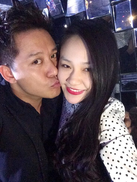 Tuấn Hưng tình cảm hôn má Hương Baby