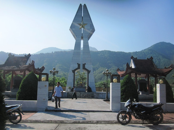 Đài tưởng niệm 86 chiến sĩ hi sinh được xây dựng tại nền đồn biên phòng Pò Hèn năm xưa (Ảnh: Lại Cường) Đài tưởng niệm 86 chiến sĩ hi sinh được xây dựng tại nền đồn biên phòng Pò Hèn năm xưa (Ảnh: Lại Cường)