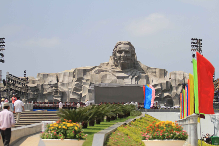 Sáng 24/3, việc xây dựng tượng đài Mẹ Việt Nam Anh hùng (VNAH) đã cơ bản hoàn tất, mọi công tác chuẩn bị cho lễ khánh thành Tượng đài đã được chính quyền tỉnh Quảng Nam chuẩn bị chu đáo. Tối nay, 24/3, lễ khánh thành tượng đài Mẹ VNAH sẽ diễn ra vào đúng ngày kỷ niệm 40 năm giải phóng tỉnh Quảng Nam (24/3/1975-24/3/2015). Sáng 24/3, việc xây dựng tượng đài Mẹ Việt Nam Anh hùng (VNAH) đã cơ bản hoàn tất, mọi công tác chuẩn bị cho lễ khánh thành Tượng đài đã được chính quyền tỉnh Quảng Nam chuẩn bị chu đáo. Tối nay, 24/3, lễ khánh thành tượng đài Mẹ VNAH sẽ diễn ra vào đúng ngày kỷ niệm 40 năm giải phóng tỉnh Quảng Nam (24/3/1975-24/3/2015).