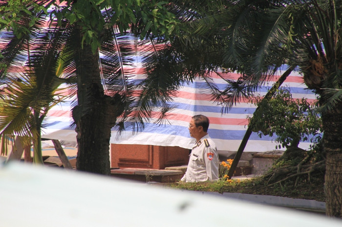 Chính quyền quận Liên Chiểu đã cử lực lượng tới giám sát việc tháo dỡ ngôi biệt thự của tướng Thạch. Chính quyền quận Liên Chiểu đã cử lực lượng tới giám sát việc tháo dỡ ngôi biệt thự của tướng Thạch.