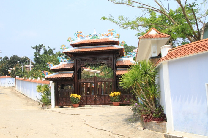 Đã qua 35 ngày khắc phục hậu quả nhưng quần thể biệt thự của ông Ngô Văn Quang vẫn nguy nga, hoành tráng. Ảnh Thùy Linh Đã qua 35 ngày khắc phục hậu quả nhưng quần thể biệt thự của ông Ngô Văn Quang vẫn nguy nga, hoành tráng. Ảnh Thùy Linh