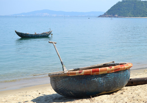 Đến Làng Vân bạn sẽ cảm nhận được tất cả vẻ hoang sơ của một làng chài xưa kia. Đến Làng Vân bạn sẽ cảm nhận được tất cả vẻ hoang sơ của một làng chài xưa kia.