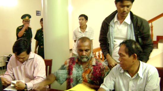 Các thuyền viên nước ngoài sẽ được trao trả về nước. Các thuyền viên nước ngoài sẽ được trao trả về nước.