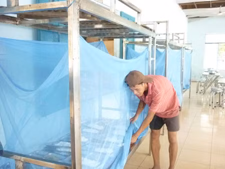 Trung tâm này có trên 200 người, gồm cán bộ và đối tượng được trung tâm nuôi dưỡng, trong đó 50% là người già neo đơn. Trung tâm này có trên 200 người, gồm cán bộ và đối tượng được trung tâm nuôi dưỡng, trong đó 50% là người già neo đơn.