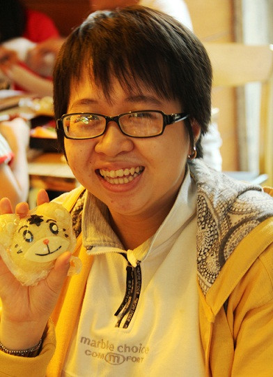 "Đặc biệt hôm nay cũng là ngày sinh nhật của mẹ nữa nên em hy vọng mẹ vui khi nhận được hộp cơm bento do chính tay em làm", Nguyễn Ngọc Xuân Quỳnh (sinh viên năm 3 Đại học Ngoại thương TP HCM) chia sẻ.